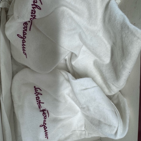 Farragomo size 10B orange mules. Only worn a few times. 3 in heel - Picture 9 of 17